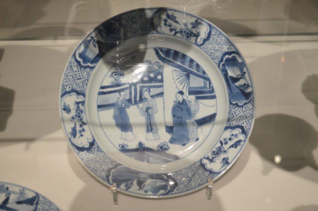 chinese blue and white pottery dish