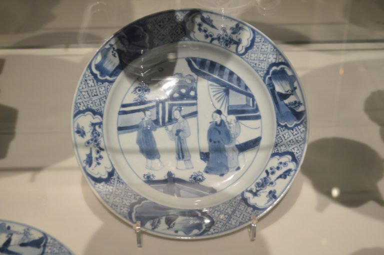chinese blue and white pottery dish