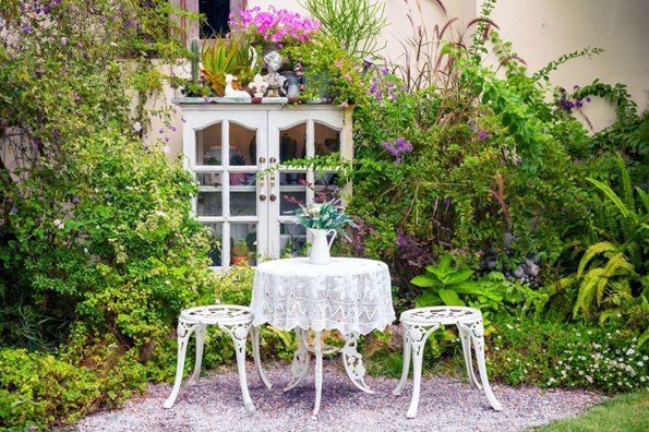 How to Identify Vintage Woodard Patio Furniture (Expert Tips) in 2024